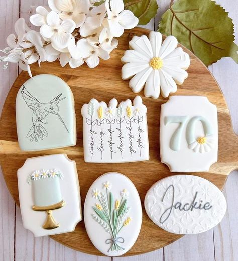 90 Birthday Cookies, Daisy Birthday Cookies, Decorating Business, Cookie Recipes Decorating, Anniversary Cookies, Flower Sugar Cookies, Farm Cookies, Royal Icing Sugar, Cookie Decoration