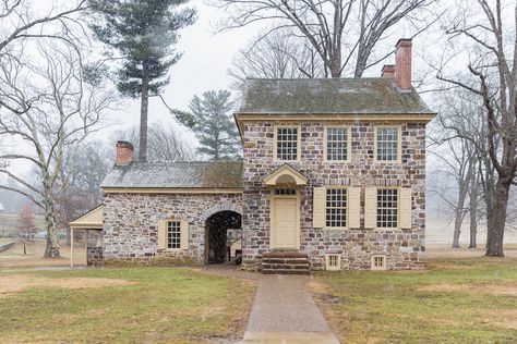 Tips for Visiting Valley Forge in Pennsylvania - Tips for Family Trips Day Trips In Pa, Pennsylvania Travel, East Coast Travel, Valley Forge, Destination Ideas, Family Trips, Ohio Usa, Great House, 50 States