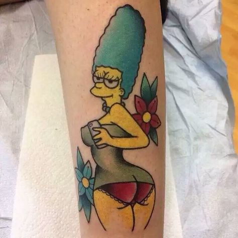 Marge. Awesome. Simpson Tattoo, Alex Strangler, Simpsons Tattoo, Petit Tattoo, Marge Simpson, Doodle Tattoo, Spooky Tattoos, Old School Tattoo Designs, Sketch Tattoo Design