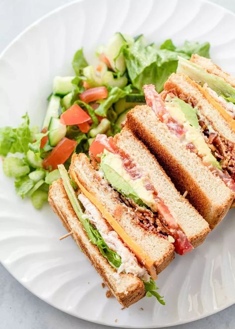 Ultimate Club Sandwich Recipe Club Sandwich Recipe, Turkey Club Sandwich, Garlic Aioli Recipe, Roasted Garlic Recipe, Club Sandwich Recipes, Turkey Club, Oven Roasted Turkey, Deli Turkey, Garlic Aioli