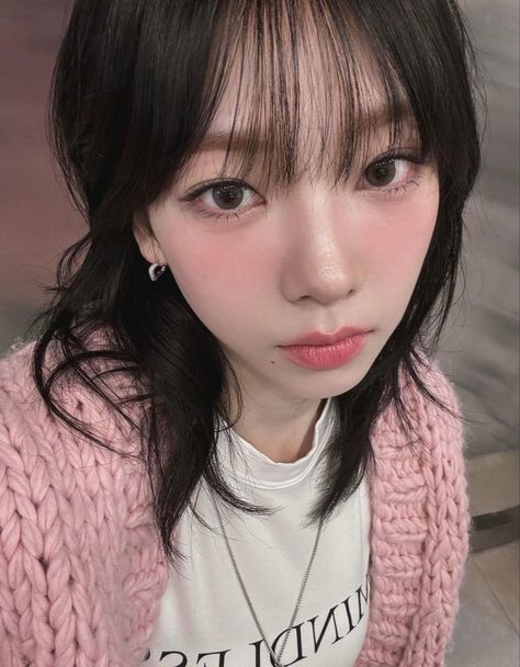 aespa karina instagram update selca icon pfp pink Aespa Karina, Karina Aespa, Black Mamba, I Love Girls, Korean Makeup, Kpop Girl Groups, Instagram Update, Kpop Idol, Korean Girl