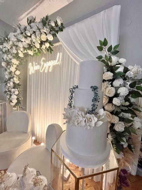 Somali Nikkah Decor, Somali Wedding Decoration, Simple Engagement Setup, Engagement Party Arab, Elegant Engagement Party Ideas Decor, Small Nikkah Ideas, Engagement Decorations At Home, Turkish Engagement, Somali Wedding