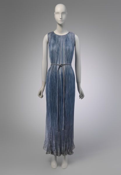 Mary Mcfadden, Wanderlust Fashion, Fashion Design Collection, 1990s Fashion, Column Dress, Costume Institute, Antique Clothing, 1970s Fashion, Historical Clothing