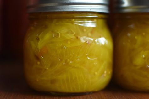 Onion Relish Canning Recipe, Sweet Onion Relish, Vidalia Onions Recipes, Canning Sweet Onions, Canned Onions Recipe, Vidalia Onion Relish Recipe, Sweet Onion Relish Recipe, Pickled Vidalia Onions, Canning Onions