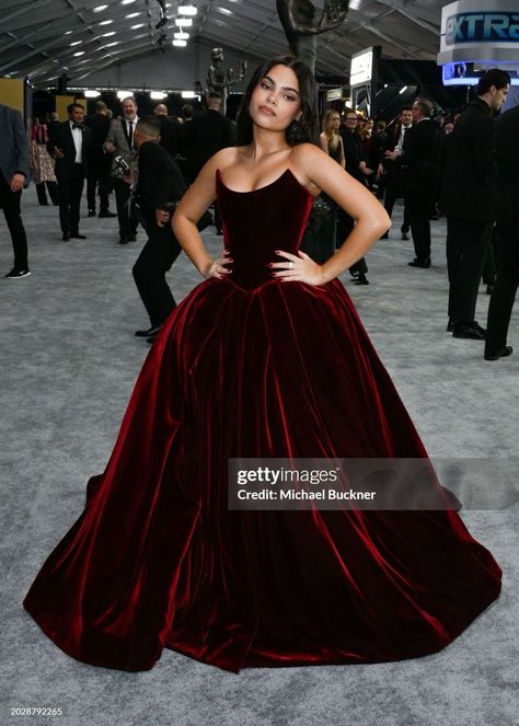 Iconic Celebrity Outfits Red Carpets, Ariana Greenblatt Red Dress, Edgy House, Hollywood Red Carpet Theme, Movie Premiere Dress, Ariana Grande Red Carpet, Fame Shifting, Movie Premiere Outfit, Dress Pantsuit