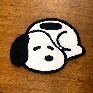 Puppy Bedroom, Snoopy School, Snoopy Cute, Snoopy Watch, Work Cartoons, Cute Rug, Tufting Ideas, Tole Decorative Paintings, Rug Tufting