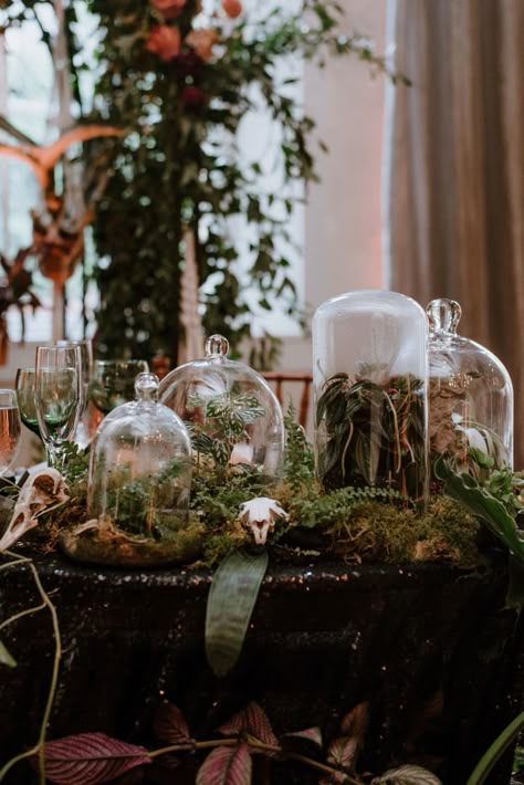 Mossy Table Centerpiece, Round Table Centerpieces Wedding Terrarium, Terrarium Table Centerpiece, Terrarium Wedding Decor, Weird Centerpieces, Witchy Wedding Flowers, Enchanted Forest Centerpiece, Wedding Terrarium Centerpiece, Witchy Centerpieces