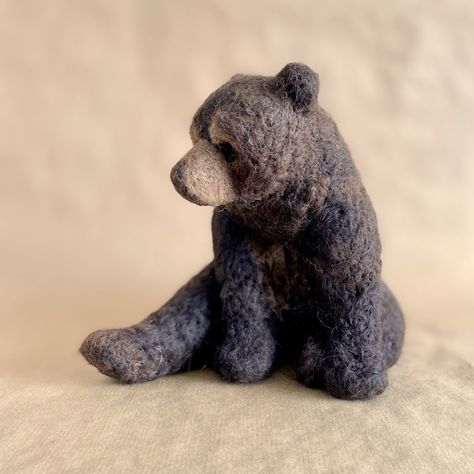 Bear Needle Felt, Needle Felt Teddy Bear, Needle Felted Black Bear, Needle Felt Bear, Needle Felted Bear, Felt Bear, Felt Animal Patterns, Bear Sculptures, Felt Owl