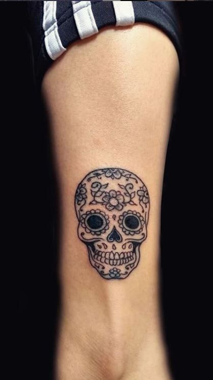 Mini Skull Tattoos For Women, Smiling Skull Tattoo, Spanish Skull Tattoo, Small Candy Skull Tattoo, Black And White Sugar Skull Tattoo, Simple Sugar Skull Tattoo, Mexican Themed Tattoos, Small Skull Tattoo For Women, Sugar Skull Meaning