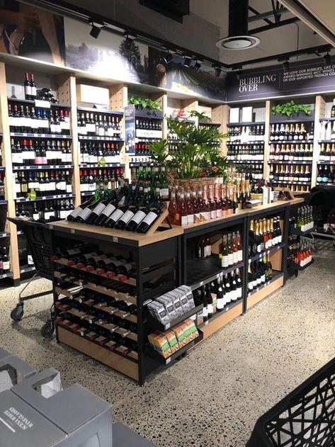 Liquor Store Displays Retail, Wine Shop Interior Design Liquor Store, Liquor Store Aesthetic, Liquor Store Design, Wine Boutique Shops, Wine Store Design, Wine Shop Interior, Alcohol Store, Alcohol Shop