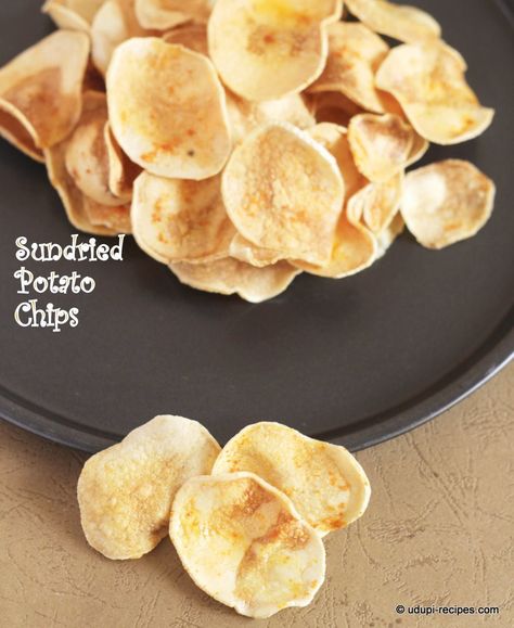 crispy sundried potato chips Aloo Chips, Potato Chips Recipe, Potato Chip Recipes, French Fries Recipe, Crispy French Fries, Raw Potato, Snacks Appetizers, Dried Potatoes, Healthy Vegan Snacks