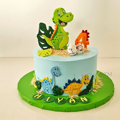 Cute Dino cake . . #dinocake #dinosaur #cakeforkids #whippedcreamcakes #whippedcreamcake #urviscreamycreations Dinocake Dinosaur, Dinosaur Cake For Boys, Cute Dino Cake, Simple Dinosaur Cake, Dinosaur Cakes For Boys, Dino Cakes, Cake Designs For Kids, Whipped Cream Cakes, Tree Rex