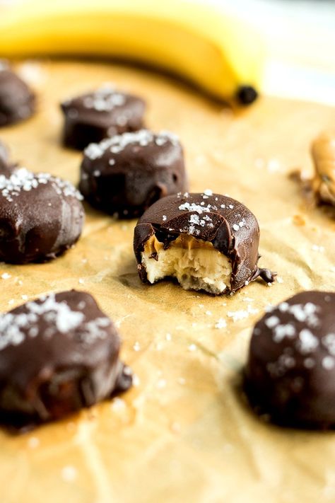 Chocolate Covered Cookie Dough Bites, Chocolate Covered Cookie Dough, Melt Chocolate In Microwave, Banana Dip, Banana Treats, Peanut Butter Bites, Chocolate Covered Bananas, Peanut Butter Banana Smoothie, Chocolate Covered Peanuts