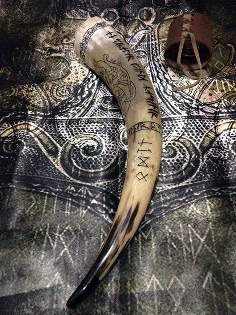 Viking Aesthetic, Art Viking, Viking Horn, Symbole Viking, Viking Drinking Horn, Drinking Horn, Viking Life, Nordic Vikings, Norse Pagan