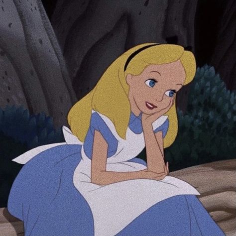 Alice In Wonderland Cartoon, Alice In Wonderland 1951, Alice In Wonderland Aesthetic, Alice In Wonderland Disney, Disney Icons, Disney Cartoon Characters, Alice And Wonderland Quotes, Film Disney, Disney Princess Pictures