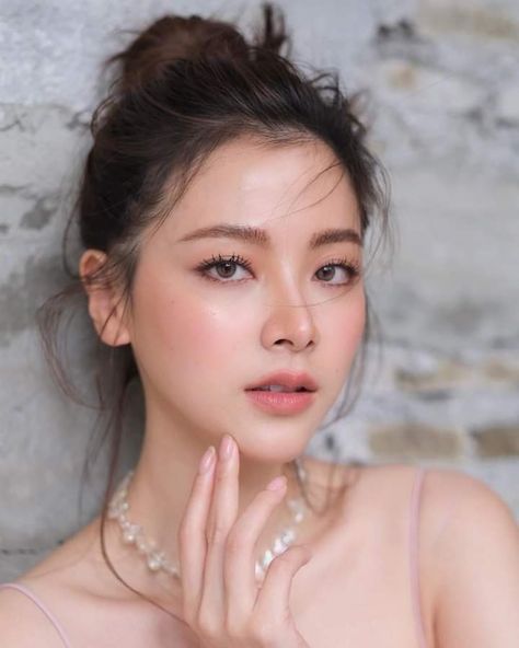 Asian Soft Makeup, Asian Natural Wedding Makeup, Soft Pink Makeup Looks Natural, Makeup Bridesmaid Natural, Baifern Pimchanok Instagram, Soft Asian Makeup, Make Up Thailand, Make Up Korea, Bride Makeup Asian