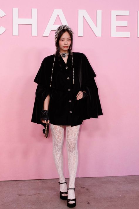 Jennie Chanel Outfit, Asian Icon, Jennie Kim Chanel, Chanel Jennie, Music Dress, Trend Aesthetic, Album Kpop, Jennie Chanel, Chanel Fashion Show