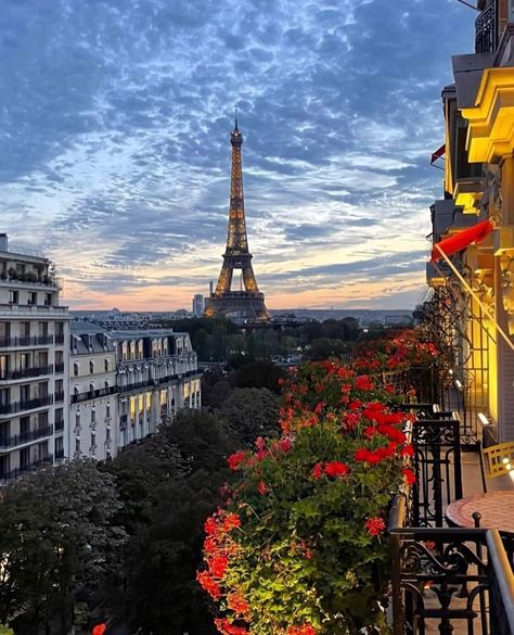 Plaza Athenee, Wow Photo, European Outfit, Paris Pictures, Drone Pilot, Pretty Landscapes, Voyage Europe, Dream Travel Destinations, Dream City