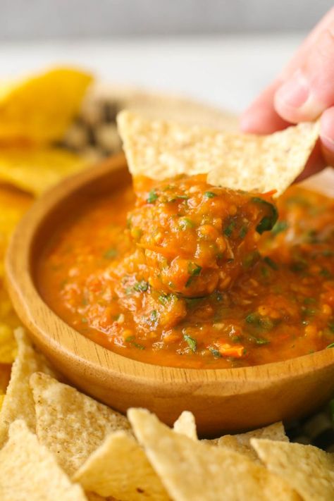 This Roasted Tomato Salsa has an amazing depth of flavor and the perfect texture, using homegrown tomatoes. Grab some chips and dig in! Yellow Tomato Salsa, Cinnamon Coffee Creamer, Tomato Salsa Canning, Salsa For Canning, Roasted Tomato Salsa Recipe, Salsa Canning Recipes, Tomato Salsa Recipe, Heart Healthy Recipes Low Sodium, Roasted Tomato Salsa