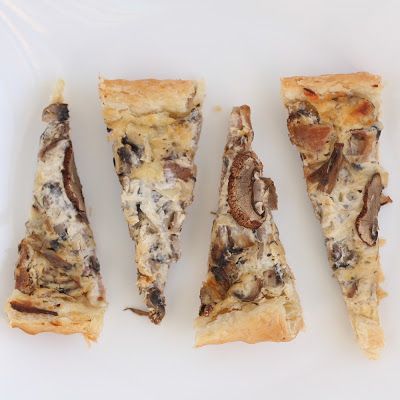 Creamy Mushroom Tart — Mmm… is for Mommy puff pastry Puff Pastry Ideas, Ham Cheese Puff Pastry, Puff Pastry Recipes Savory, Savoury Tarts, Mushroom Tart, Fall Dessert Recipes Easy, Pastry Ideas, Tart Cake, Puff Pastries