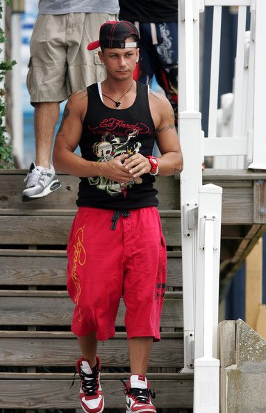 Pauly D Jersey Shore Aesthetic Men, 2000s Fashion Outfits Trashy, Jersey Shore Mens Outfit, Pauly D Aesthetic, Mcbling Outfits Men, Jersey Shore Guy Outfits, Early 2010s Fashion Men, Pauly D Outfit, Mcbling Men