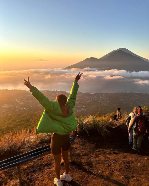 A 3AM Volcano hike 🌋 🥾 #baturvolcanobali #baliindonesia #volcanohike Bali Volcano, Volcano Hike, Volcano, Bali, Hiking, Quick Saves