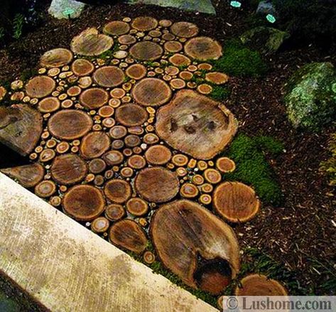 Wood Slices in Modern Yard Landscaping, Ideas for Garden Path Design Wood Walkway, Wood Path, Lake Houses, Path Design, Backyard Diy, Into The Wood, Beautiful Yards, Have Inspiration, Natural Building