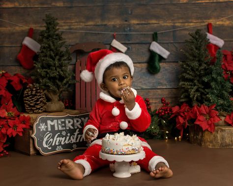 Christmas cake smash Santa Smash Cake, First Birthday Photo Shoot Ideas Christmas, First Birthday Christmas Pictures, Half Birthday Christmas Theme, Christmas Cake Smash Boy, Christmas First Birthday Photoshoot, Christmas Birthday Photoshoot, Christmas Half Birthday Pictures, Smash Cake Christmas Theme