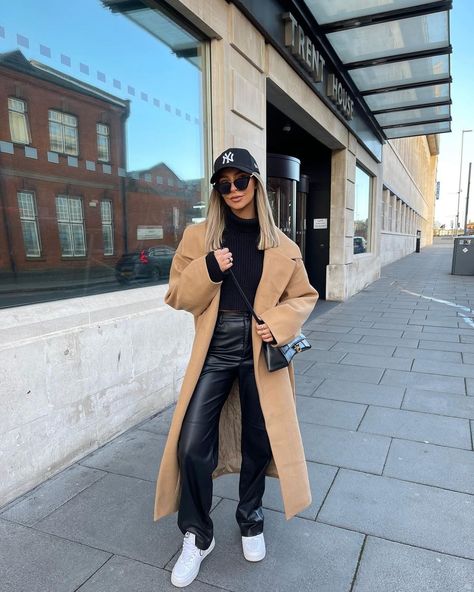 Alexx Coll on Instagram: “An apple a day keeps anyone away if you throw it hard enough x” Baseball Hat Outfit Winter, Cute Winter Outfits For Women, Alexx Coll, Hat Outfit Winter, Baseball Hat Outfit, Long Teddy Coat, Winter Date Night Outfits, Dark Grey Jeans, Grey Knit Dress