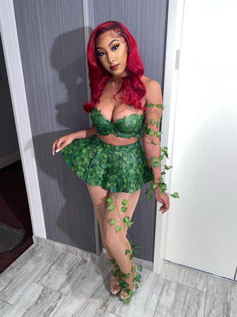 Baps Inspired Costume, Position Ivy Costume, Hollween Costumes Ideas For Women, Baddies Halloween Costumes, Poison Ivy Costume Black Women, Black Women Halloween Costumes, Halloween Costumes Poison Ivy, Concept Costume Ideas, Poison Ivy Photoshoot