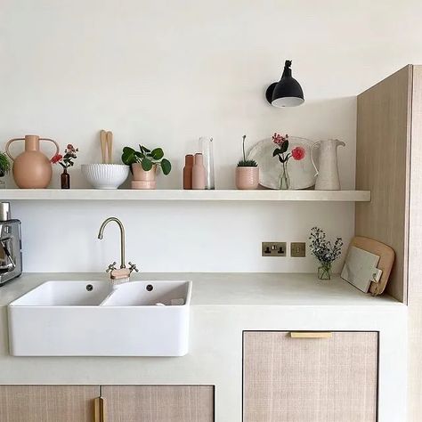 Polished Concrete Worktop, Polished Concrete Kitchen, Cement Kitchen, Microcement Walls, Concrete Countertops Kitchen, Concrete Kitchen, Concrete Floor, White Concrete, Kitchen Worktop