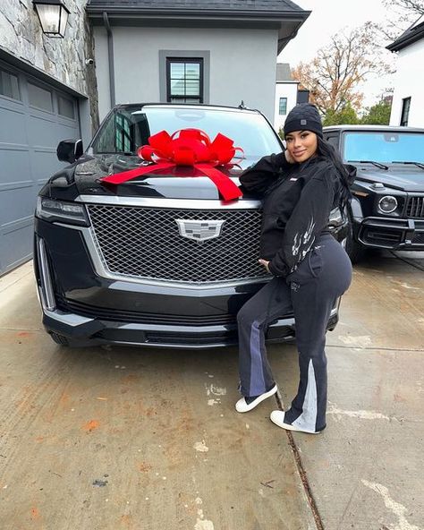 Alisah 🇵🇷 on Instagram: "Special delivery 🎁🥹 push gift came early! Babyyy you did that 🫶🏽. Thank you for making this such an amazing pregnancy I love youuuu 😘" Push Gifts, Cute Messages For Boyfriend, Dream Cars Mercedes, Truck Gifts, Mom Car, Girly Car, Rich Girl Lifestyle, Future Mom, Luxury Suv