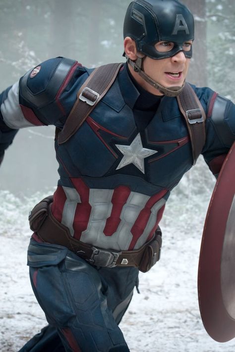 Will Chris Evans Play Captain America For Marvel Again? Captain America Aesthetic, Captain Amerika, Marvel Man, Captain America Wallpaper, Captain America Costume, Avengers Film, Avengers Age Of Ultron, Steve Rogers Captain America, James Spader