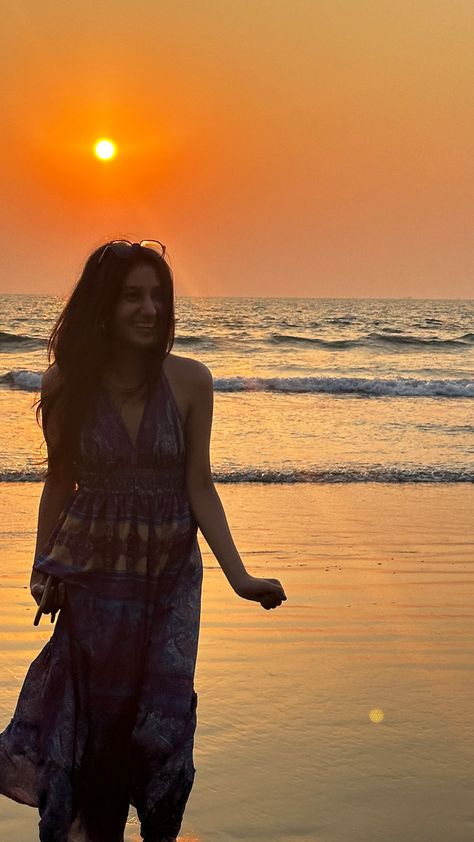 Indian Beach Photoshoot, Beach Pictures Poses Instagram Aesthetic, Digha Beach Aesthetic, Beach Aesthetic Pose Ideas, Indian Beach Aesthetic, Goa Aesthetic Outfits, Seaside Photo Ideas, Indian Beach Outfit, Goa Aesthetic Pictures