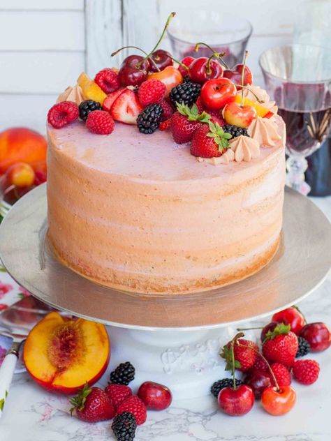 Summer Sangria Cake Fruit Topping Cake, Fresh Fruit Cake Decoration Ideas, Sangria Cake, Basic Sponge Cake Recipe, Fruit Topped Cake, Fruit Sangria, Summer Cake Recipes, Fruit Cake Recipe, Fresh Fruit Cake