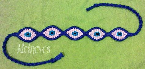 Tutorial - friendship-bracelets.net Evil Eye Thread Bracelet, Evil Eye Friendship Bracelet Pattern, Evil Eye Friendship Bracelet, Evil Eye Bracelet Diy, Embroidery Friendship, Friendship Bracelet Knots, Friendship Bracelets Ideas, Easy Crochet Hat Patterns, Greek Eye