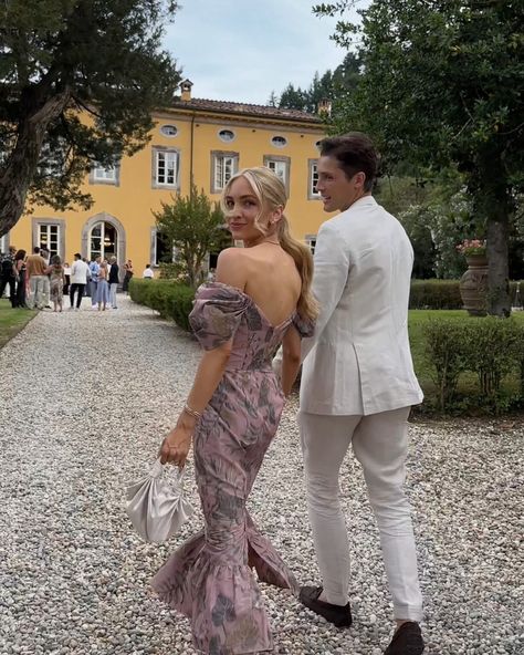 Euro Wedding Guest Fashion: 15 Must-See Styles of 2024 6 Wedding Guest Outfit Italy, Tuscany Wedding Guest Outfit, Lake Como Wedding Guest Outfit, Couples Wedding Guest Outfits, Couple Wedding Guest Outfits, Wedding Guest Couple, Wedding Guest Fashion, Black Tie Optional Wedding, Black Quinceanera Dresses