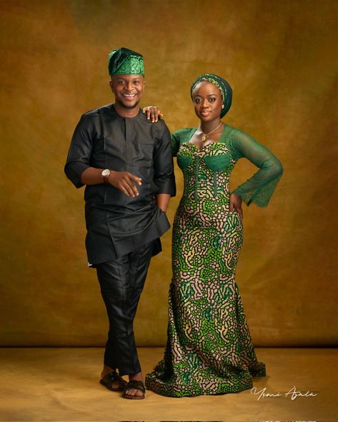 Wedding Invitation Photoshoot, Prewedding Ankara Styles, Nigerian Prewedding Photoshoot Ideas, Nigerian Pre Wedding Photoshoot Ideas, Pre Wedding Shoot Ideas Nigeria, Naija Pre Wedding Photoshoot, Prewedding Poses, Engagement Photo Shoot Poses, Prewedding Shoot