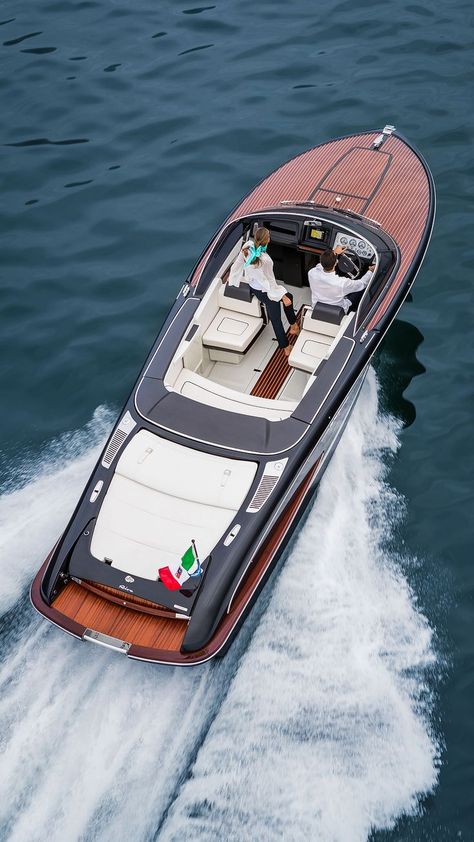 #ferrettigroup #keepbuildingdreams #proudtobeitalian 🇮🇹 #Italy #madeinitaly #riva #rivayacht #rivaboat #officinaitalianadesign #rivaiseo #riva27iseo #luxury #yacht #yachts #luxuryyacht #boat #boats #yachtlife #yachting #yachtdesign #yachtworld #lifestyle #superyachtlife #sarnico Riva Boot, Riva Yachts, Wooden Speed Boats, Mahogany Boat, Riva Boat, Runabout Boat, Vintage Boats, Lake Boat, Cool Boats