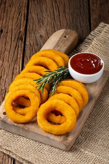 Crispy Onion Rings, Crispy Onions, Fair Food Recipes, Rigatoni, Onion Rings, Food Presentation, Menu Restaurant, Sugar And Spice, Vegetarian Dishes