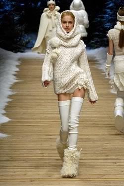 Inguna Butane, Runway Fashion Couture, White Clothing, Winter Mode, Mode Inspo, Fur Boots, 가을 패션, Winter White, Fashion Killa