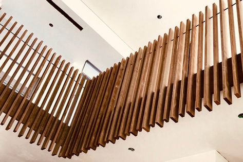 Feature Balustrades - An Architectural Trend - Abodo Wood Timber Batten Screening, Wood Slat Railing, Diy Balustrade, Wooden Balustrade, Balustrade Ideas, Balustrade Design, Handrail Design, Balcony Railing Design, Wood Railing