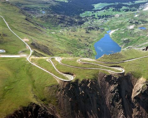 Beartooth Highway, Leisure Travel Vans, Motorcycle Rides, Montana Vacation, Road Trip Routes, Scenic Roads, Motorcycle Travel, Ducati Scrambler, American Road Trip