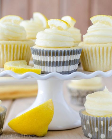 Cherry Cupcakes Recipes, Homemade Lemon Curd, Lemon Cream Pies, Cupcakes Filled, Cherry Cupcakes, Lemon Curd Filling, Cupcakes Recipes, Lemon Buttercream, Buttercream Filling