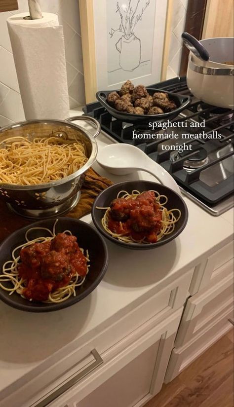 Home Dinner Aesthetic, Cooking Dinner Aesthetic, Spaghetti Aesthetic, Home Cooked Meals, Healthy Lifestyle Food, Think Food, The Heights, Food Is Fuel, Healthy Eating Habits