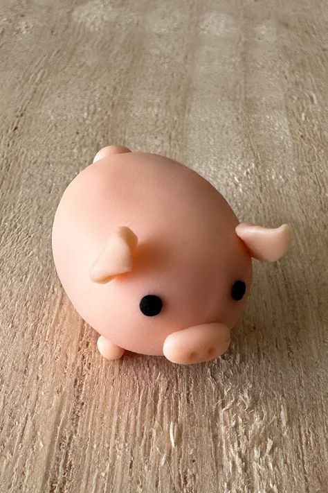 Cute Polymer Clay Animals Easy, Clay Sculpture Ideas Animals, Cute Clay Keychains Easy, Small Modeling Clay Ideas, Plastelina Figures Easy, Cute Tiny Clay Ideas, Clay Molding Ideas Kids, Lil Clay Figures, Easy Clay Ideas Animals