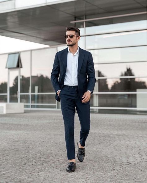 The CEO Style Quotient | by Executive Image Consultant Michelle T. Sterling Types Of Trousers, Rehearsal Dinner Outfits, Blazer Outfits Men, Mens Smart Casual Outfits, Lawyer Outfit, Mens Photoshoot Poses, Custom Made Suits, Mens Fashion Blazer, Smart Casual Men