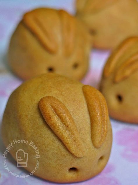 Bunnies and Piggies Mooncakes Recipe Mooncakes Recipe, Chinese Moon Cake, Mooncake Recipe, Mooncake Festival, Moon Cakes, Asian Sweets, Moon Festival, Autumn Festival, Asian Desserts