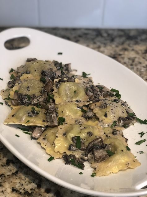 Truffle Cream Sauce, Truffle Cream, Truffle Sauce, Fancy Top, Cheese Ravioli, Fresh Cheese, Truffle Oil, Black Truffle, Top Chef