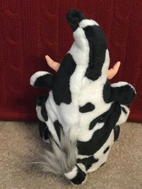 Cow Gnome Diy, Cow Gnomes, Animal Gnomes, Cow Gnome, Bear Decorations, Gnome Ideas, Gnome Crafts, Cow Farm, Gnomes Diy